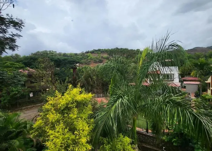The Perfect Stays- Lal Mahal Villa With Disco Pool Lonavala